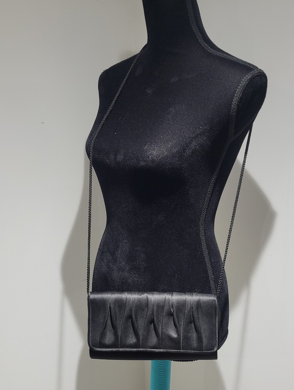 La Regale Women's Satin Ruched Crossbody Eveningwear Bag Black